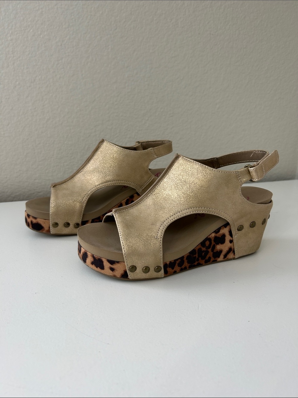 JellyPop Metallic Gold Wedge Sandals with Leopard Platform, size 6.5, EUC